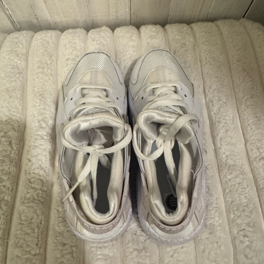 Nike Air Huaraches - Size 1Y - Worn once - No Box - 2 tone White - Picture 7 of 9